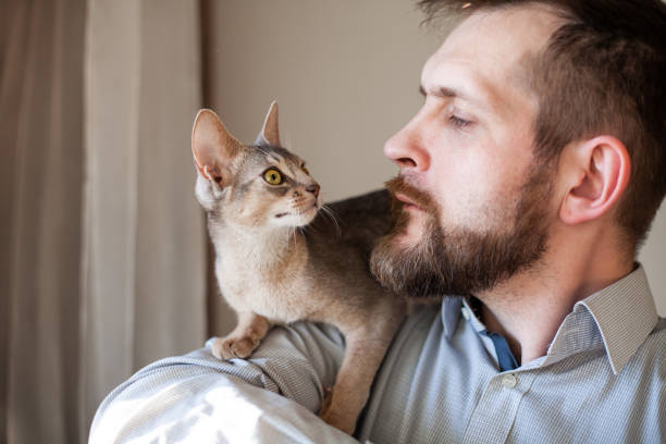 The Town Eccentric’s Living Mantle: The Story of an Artist’s Rescue, an Orphaned Duo, and their Shared, Unconventional Life of Constant Comfort