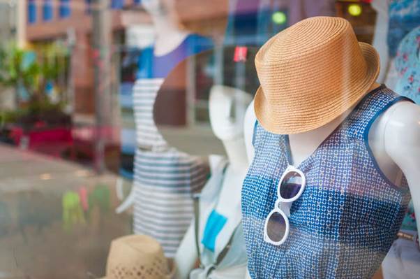 Woman Strolling Through Market Stops When She Sees A Heartwarming Act Of Compassion